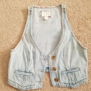 Minimalist demin vest